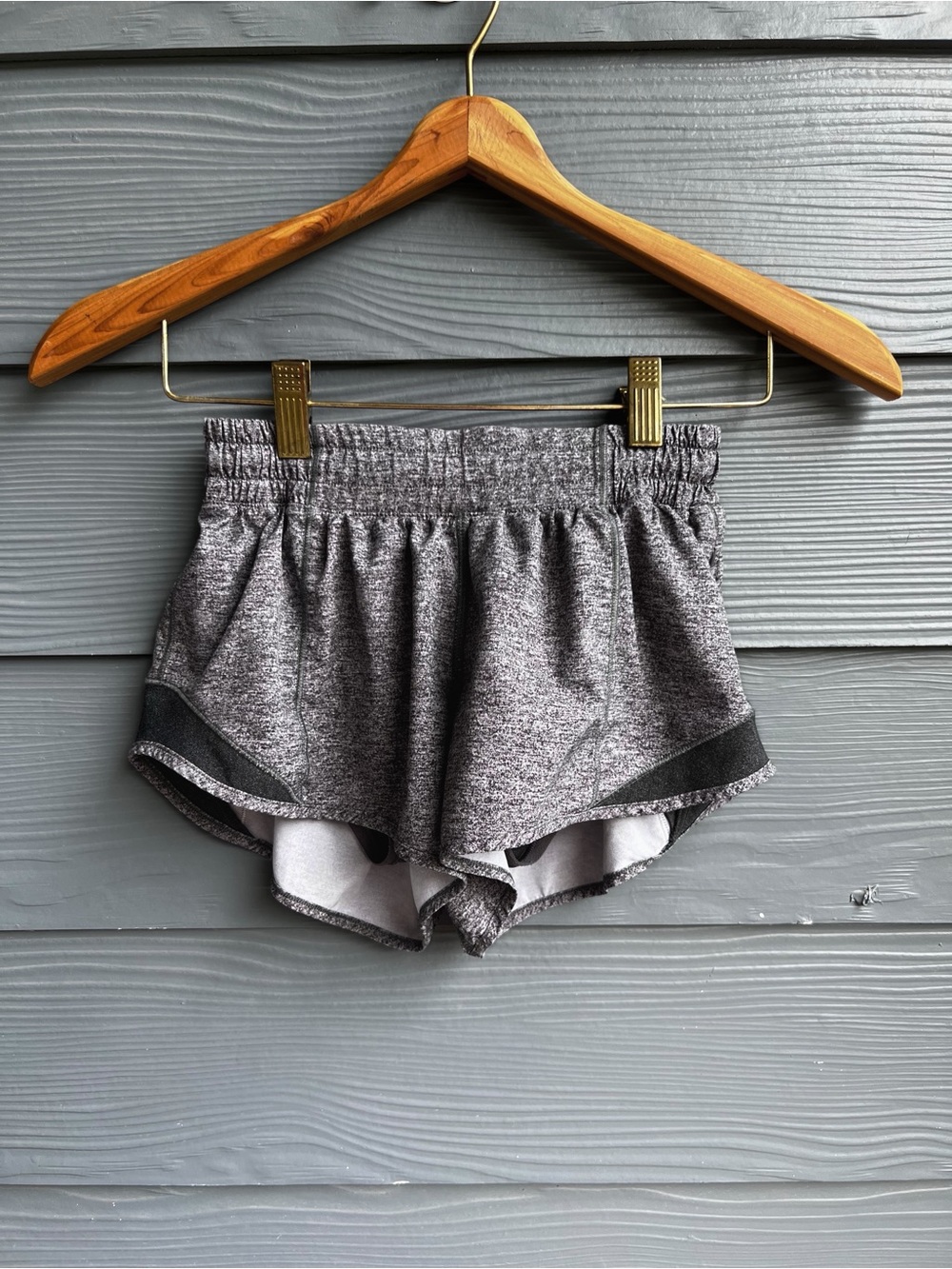 Lululemon Hotty Hot Women’s Heather Gray Athletic Running Shorts Size 0